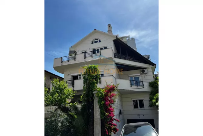 Shtepi me qera Vila Luksoze ne Tirane, 6+1, Mobilimi Pjeserisht e mobiluar, Pagesa 6,000  Euro.