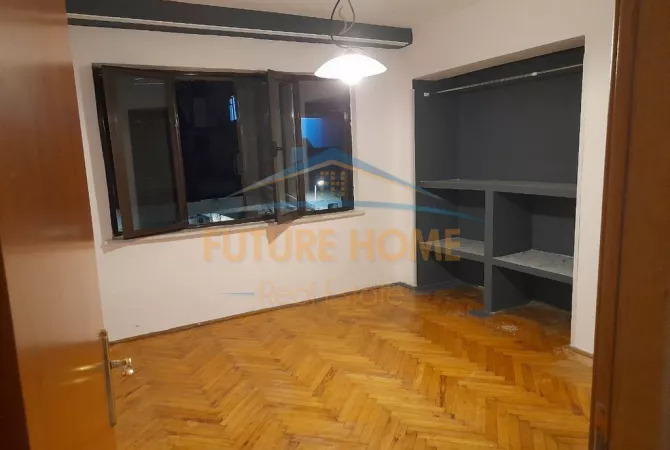 Qera, Zyra , Qender.