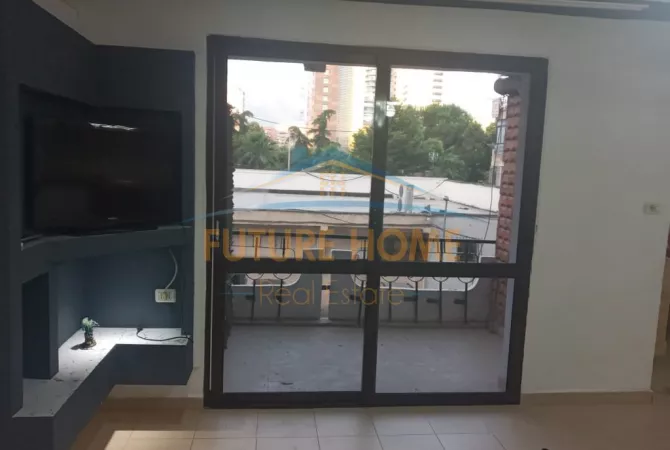 Qera, Zyra , Qendër.