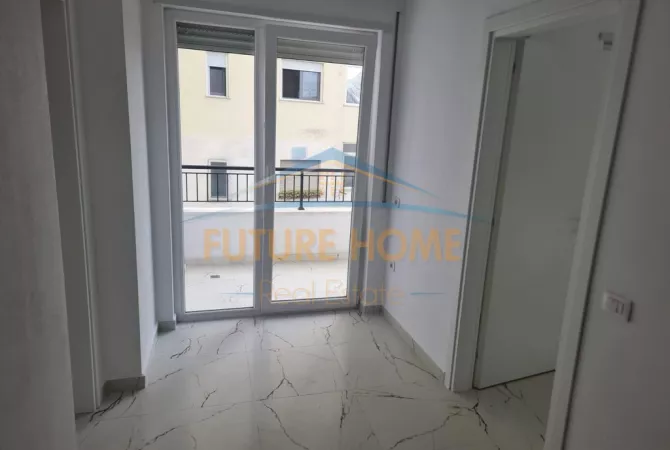 , Zyre, Rruga Mine Peza, Tirane. Jepet me Qera