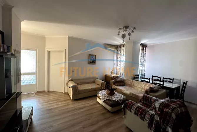 Shtepi me qera Apartament ne Tirane, 2+1, Mobilimi E mobiluar, Pagesa 550  Euro.