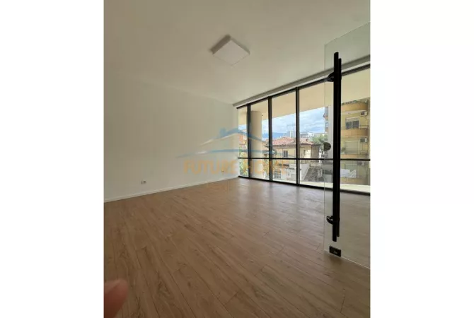 Ambiente Commerciale in Affitto 1+1 a Tirana - 730 Euro