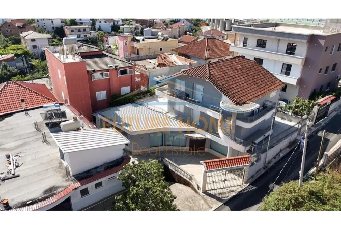 Shtepi ne shitje Vila Luksoze ne Tirane, 4+1, Mobilimi E mobiluar, Pagesa 450,000  Euro.