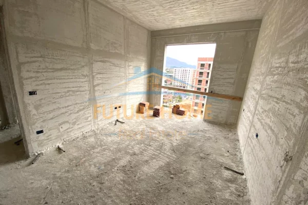 Shtepi ne shitje Apartament ne Tirane, 2+1, Mobilimi Bosh, pa mobiluar, Pagesa 160,000  Euro.