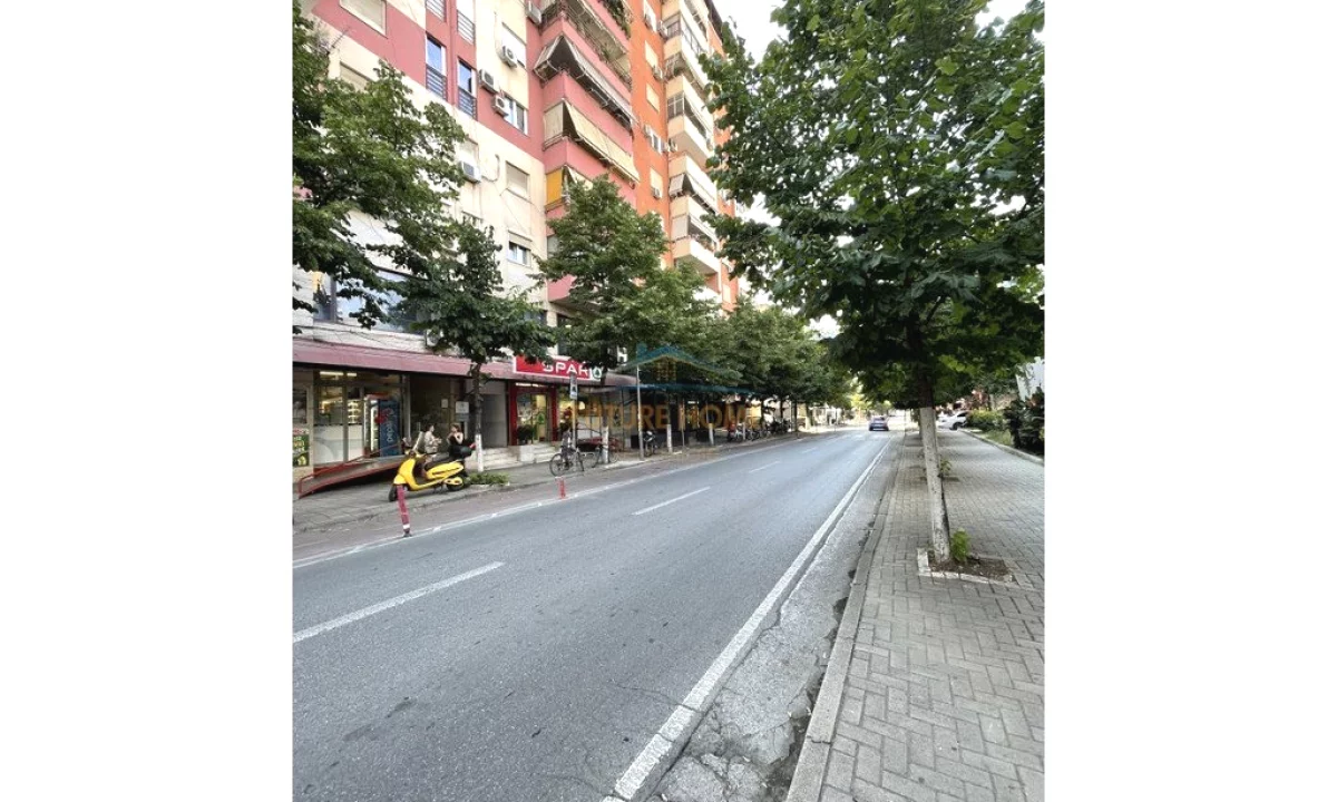 Qera, Ambjent biznesi , Rruga 