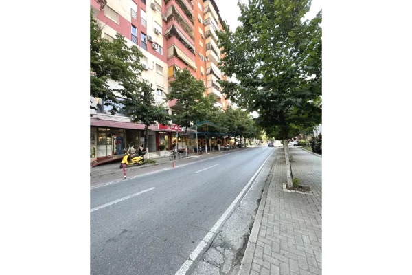 Ambient biznesi me qera 3+1 ne Tirane - 3,500 Euro