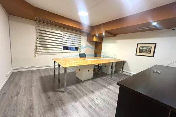 Ambient biznesi me qera 3+1 ne Tirane - 3,500 Euro