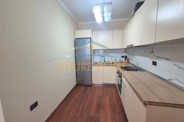 Shtepi ne shitje Apartament ne Tirane, 2+1, Mobilimi E mobiluar, Pagesa 230,000  Euro.