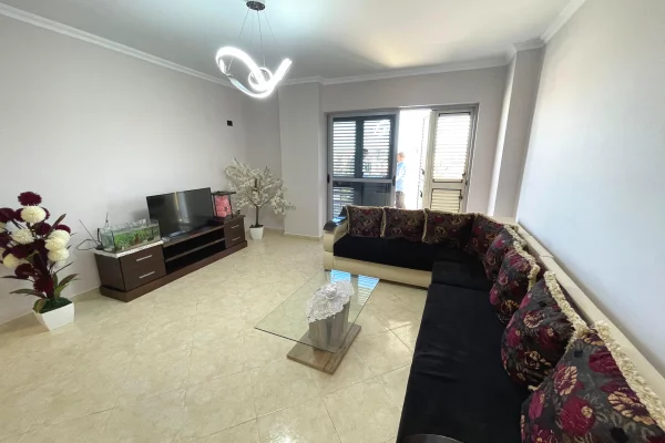 Shitet, Apartament 3+1+2, pranë Kristal Center, Tiranë.