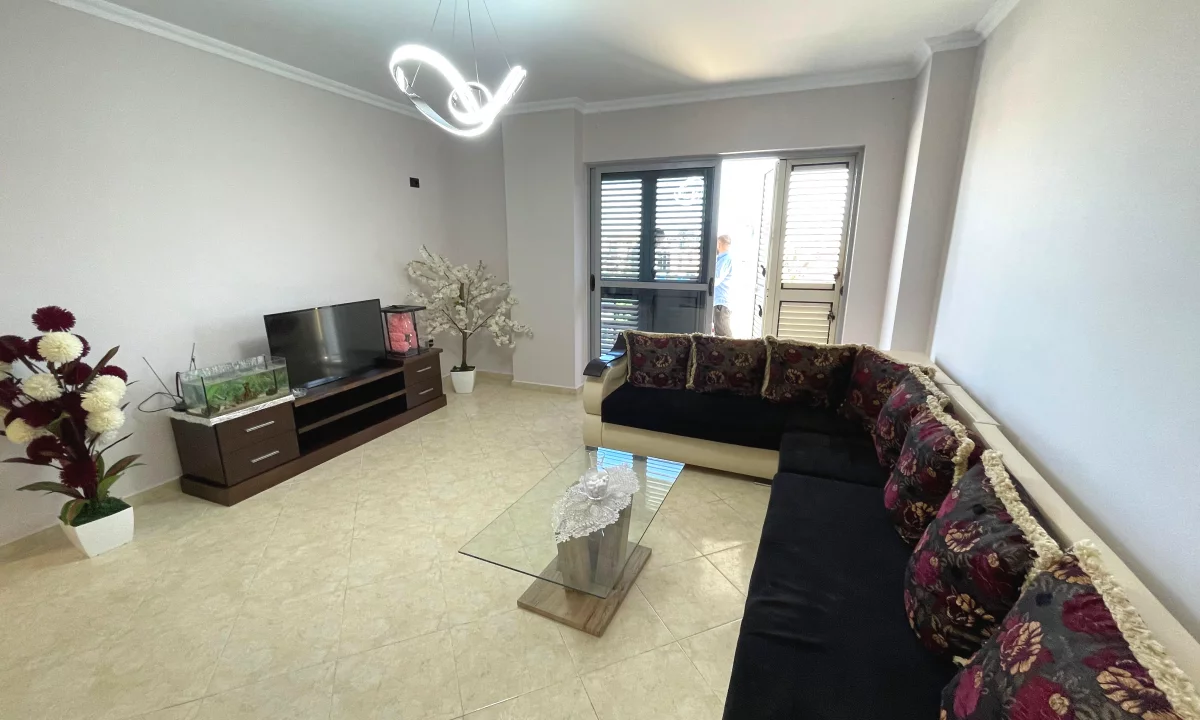 Shtepi ne shitje Apartament ne Tirane, 3+1, Mobilimi E mobiluar, Pagesa 310,000  Euro.