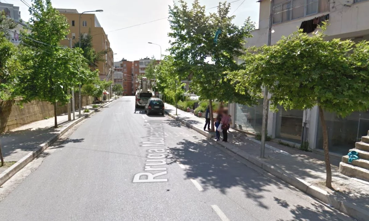 Shtepi ne shitje Apartament ne Tirane, 1+1, Mobilimi Bosh, pa mobiluar, Pagesa 100,000  Euro.