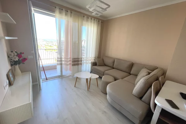 Shtepi me qera Apartament ne Tirane, 1+1, Mobilimi E mobiluar, Pagesa 45,000  Leke.