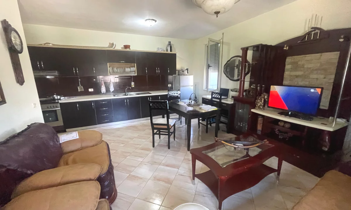 Shtepi ne shitje Apartament ne Tirane, 2+1, Mobilimi E mobiluar, Pagesa 157,000  Euro.