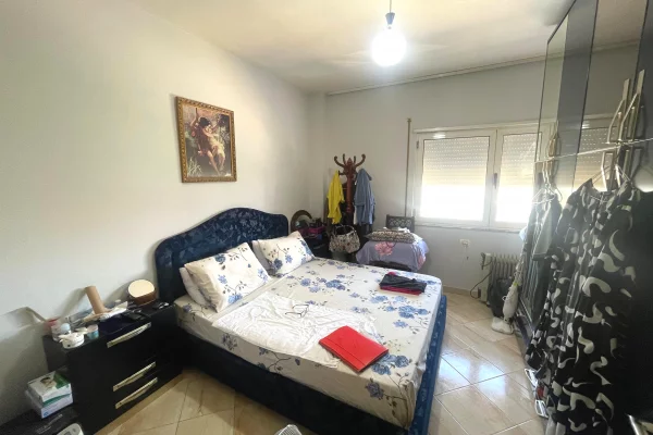 Shtepi ne shitje Apartament ne Tirane, 2+1, Mobilimi E mobiluar, Pagesa 157,000  Euro.