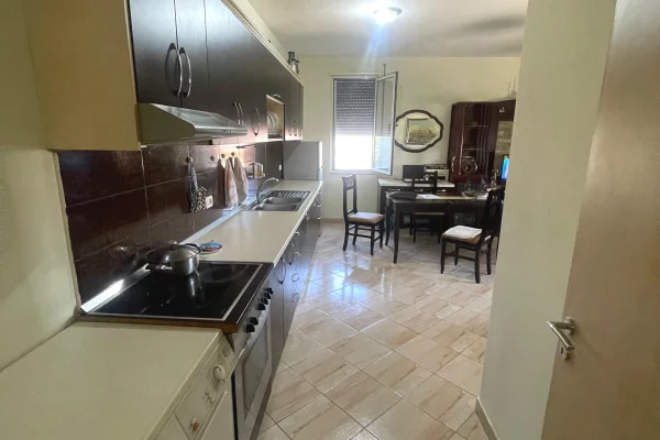 Shtepi ne shitje Apartament ne Tirane, 2+1, Mobilimi E mobiluar, Pagesa 157,000  Euro.