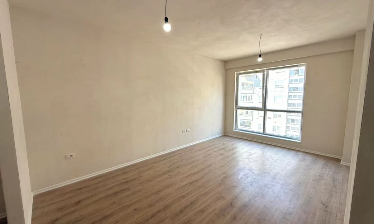 Shtepi ne shitje Apartament ne Tirane, 3+1, Mobilimi Bosh, pa mobiluar, Pagesa 375,000  Euro.