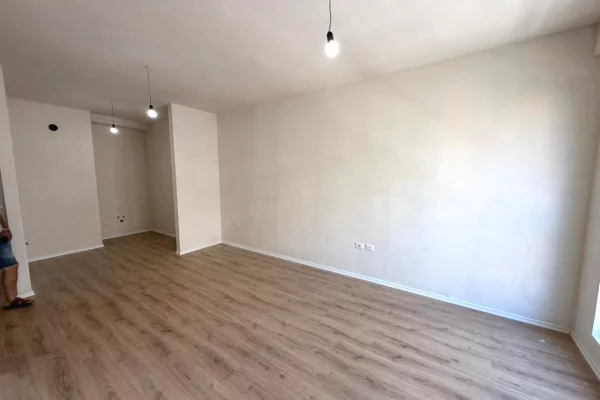 Shtepi ne shitje Apartament ne Tirane, 3+1, Mobilimi Bosh, pa mobiluar, Pagesa 375,000  Euro.