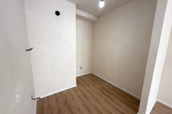 Shtepi ne shitje Apartament ne Tirane, 3+1, Mobilimi Bosh, pa mobiluar, Pagesa 375,000  Euro.