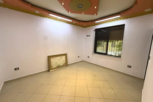 Shtepi ne shitje Apartament ne Tirane, 2+1, Mobilimi Bosh, pa mobiluar, Pagesa 22,000,000  Leke.