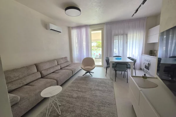 House for Sale Apartment in Durres, 1+1, Furniture Furnished, Payment 235,000  Euro.