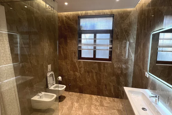 Shtepi me qera Apartament ne Tirane, 1+1, Mobilimi E mobiluar, Pagesa 60,000  Leke.
