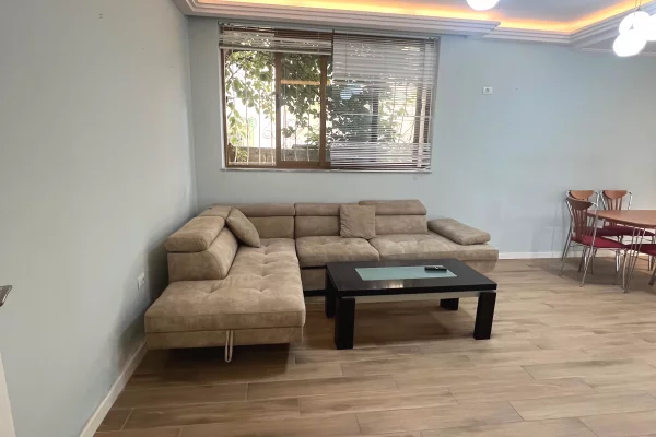Shtepi me qera Apartament ne Tirane, 1+1, Mobilimi E mobiluar, Pagesa 60,000  Leke.