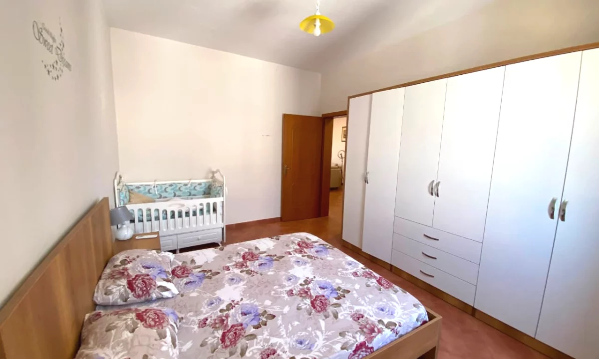 Shtepi me qera Apartament ne Tirane, 2+1, Mobilimi E mobiluar, Pagesa 65,000  Leke.