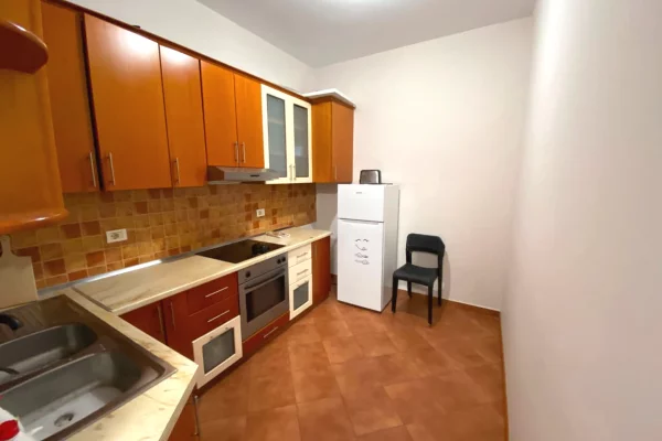 Shtepi me qera Apartament ne Tirane, 2+1, Mobilimi E mobiluar, Pagesa 65,000  Leke.