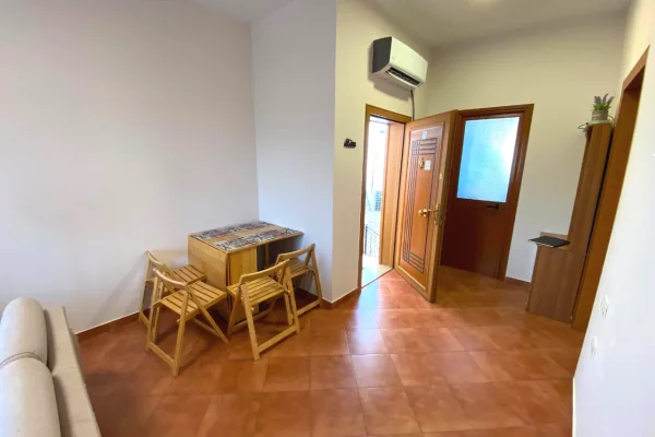 Shtepi me qera Apartament ne Tirane, 2+1, Mobilimi E mobiluar, Pagesa 65,000  Leke.