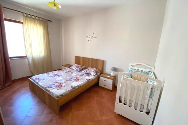 Shtepi me qera Apartament ne Tirane, 2+1, Mobilimi E mobiluar, Pagesa 65,000  Leke.