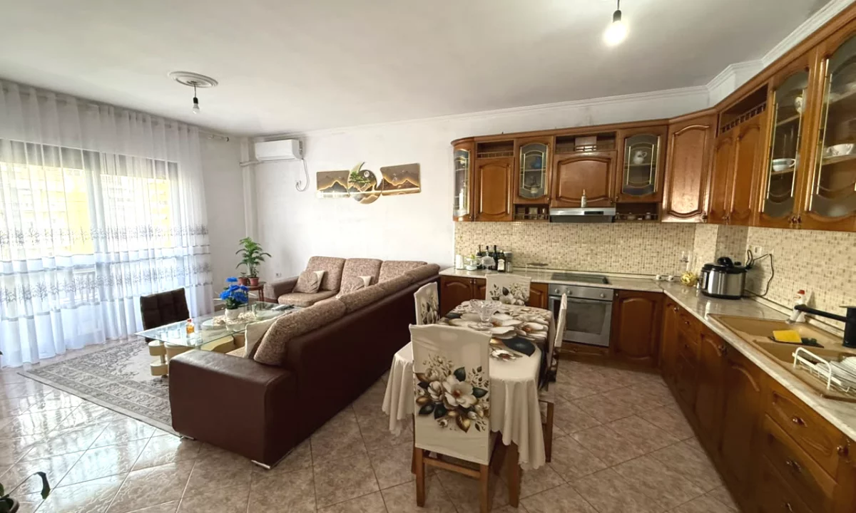 House for Sale Apartment in Tirana, 2+1, Furniture Furnished, Payment 160,000  Euro.
