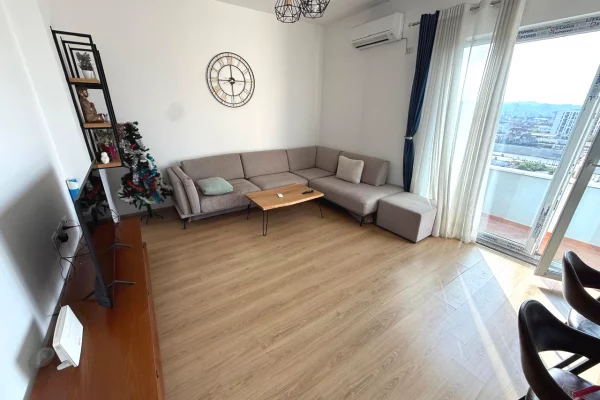 Shtepi me qera 2+1 ne Tirane - 800 Euro