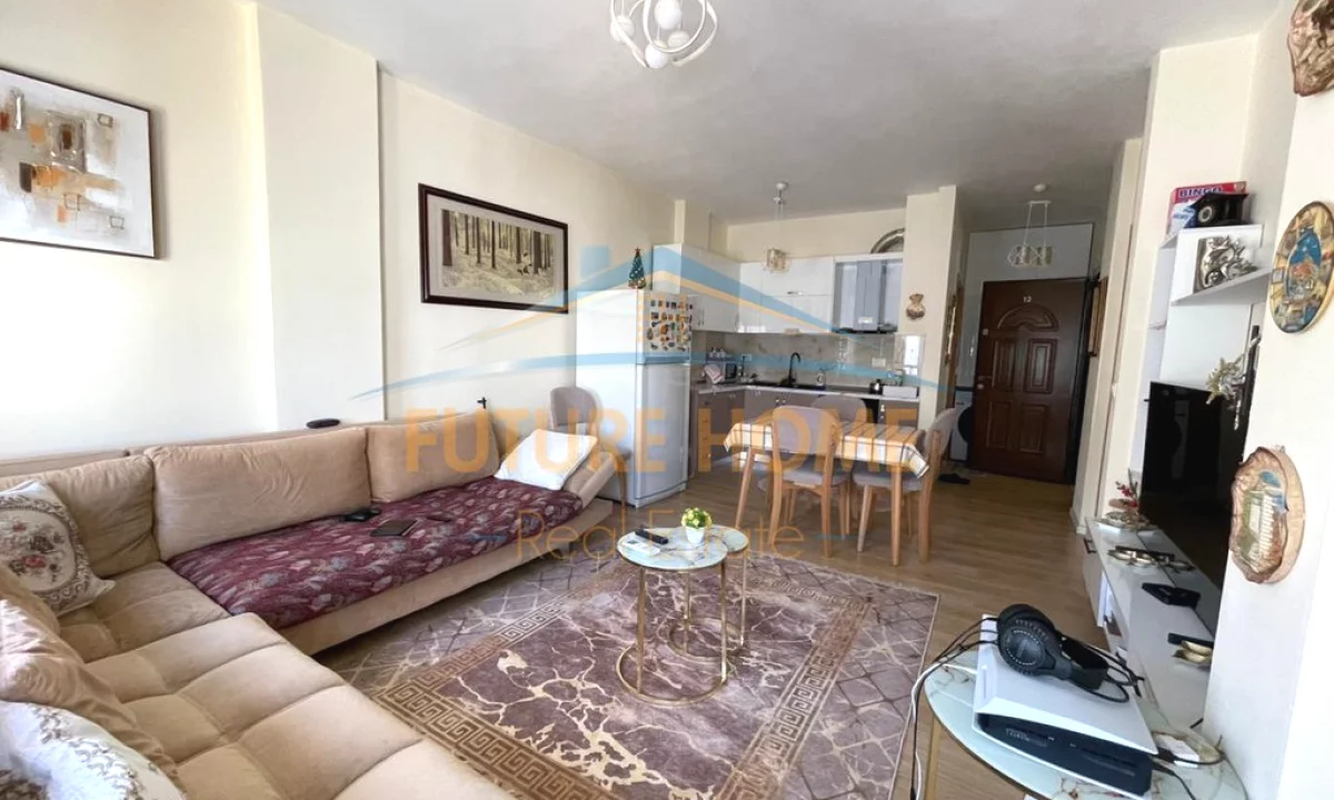 Shtepi ne shitje Apartament ne Tirane, 1+1, Mobilimi E mobiluar, Pagesa 154,000  Euro.
