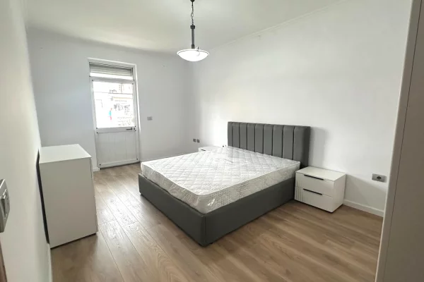 Shtepi ne shitje Apartament ne Tirane, 2+1, Mobilimi E mobiluar, Pagesa 220,000  Euro.