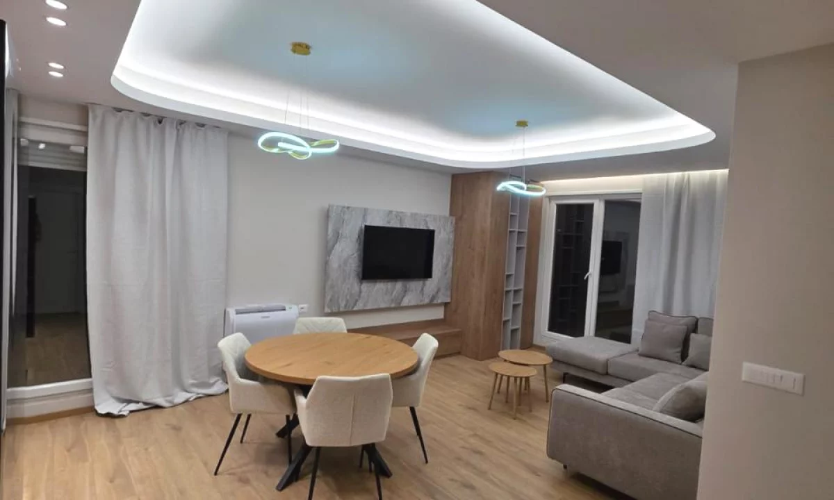 Shtepi ne shitje Penthose(kati i fundit panoramik) ne Tirane, 2+1, Mobilimi E mobiluar, Pagesa 320,000  Euro.