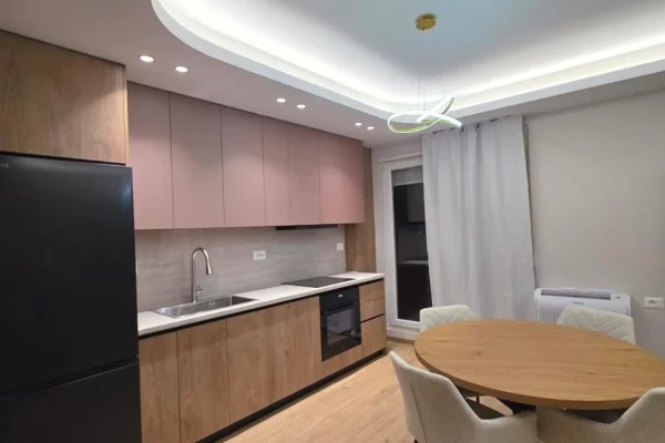 Shtepi ne shitje Penthose(kati i fundit panoramik) ne Tirane, 2+1, Mobilimi E mobiluar, Pagesa 320,000  Euro.