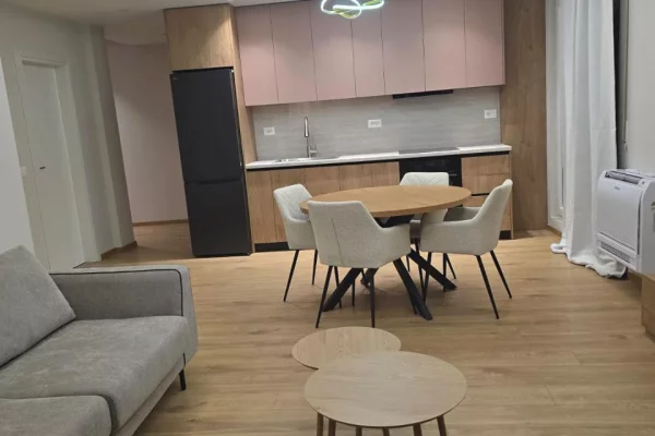 Shtepi ne shitje Penthose(kati i fundit panoramik) ne Tirane, 2+1, Mobilimi E mobiluar, Pagesa 320,000  Euro.