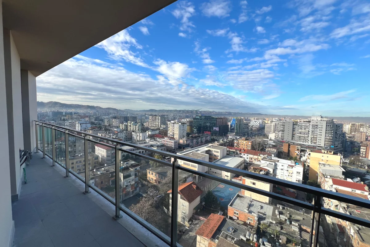 Shtepi ne shitje Apartament ne Tirane, 1+1, Mobilimi Bosh, pa mobiluar, Pagesa 203,000  Euro.
