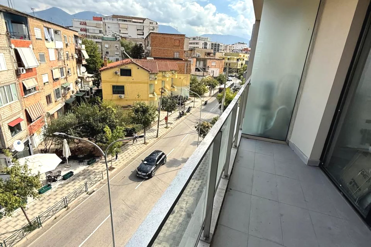 Shtepi ne shitje Apartament ne Tirane, 1+1, Mobilimi Bosh, pa mobiluar, Pagesa 187,500  Euro.