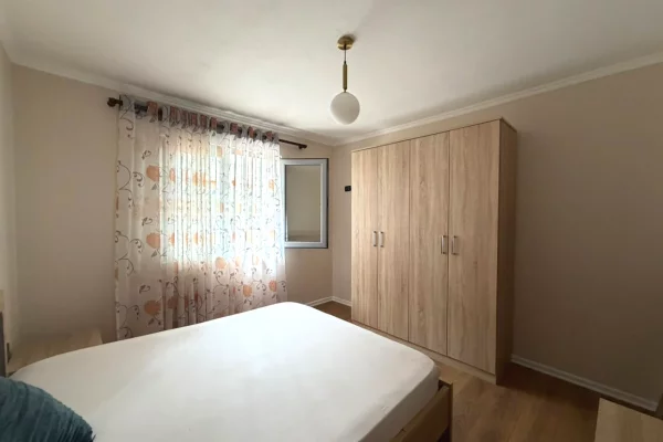 Shtepi ne shitje Apartament ne Tirane, 1+1, Mobilimi E mobiluar, Pagesa 11,700,000  Leke.