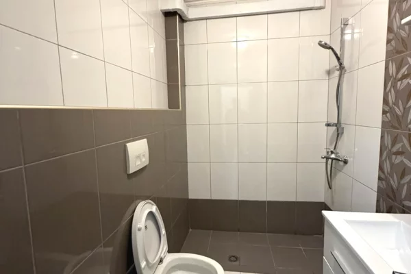 Shtepi ne shitje Apartament ne Tirane, 1+1, Mobilimi E mobiluar, Pagesa 11,700,000  Leke.