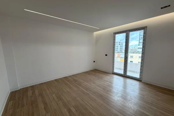 Shtepi ne shitje Apartament ne Tirane, 1+1, Mobilimi Bosh, pa mobiluar, Pagesa 12,700,000  Leke.