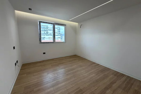 Shtepi ne shitje Apartament ne Tirane, 1+1, Mobilimi Bosh, pa mobiluar, Pagesa 12,700,000  Leke.