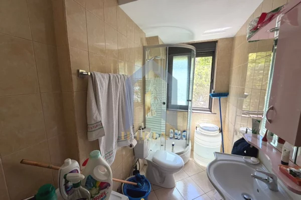 Shtepi ne shitje Apartament ne Tirane, 1+1, Mobilimi E mobiluar, Pagesa 100,000  Euro.