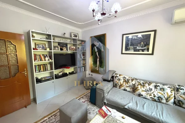 Shtepi ne shitje Apartament ne Tirane, 1+1, Mobilimi E mobiluar, Pagesa 100,000  Euro.