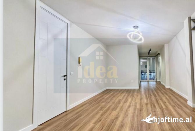 Ambiente Commerciale in Affitto 3+1 a Tirana - 1,200 Euro