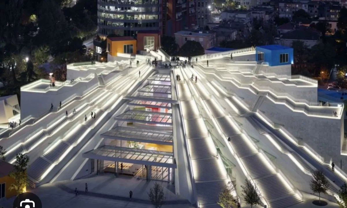 Shitet  Biznesi- Piramida- Tirane- Bulevardi