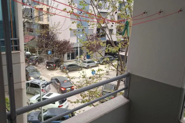 Shtepi me qera Apartament ne Vlore, Garsoniere, Mobilimi E mobiluar, Pagesa 20,000  Leke.