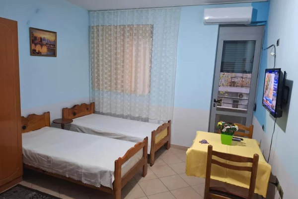 Shtepi me qera Apartament ne Vlore, Garsoniere, Mobilimi E mobiluar, Pagesa 20,000  Leke.