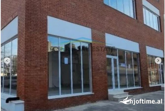 Ambiente Commerciale in Vendita 1+1 a Tirana - 375,000 Euro